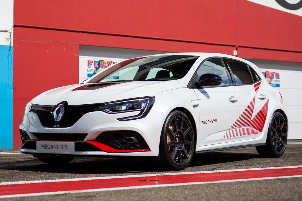 renault megane rs trophy r resize 2269 26