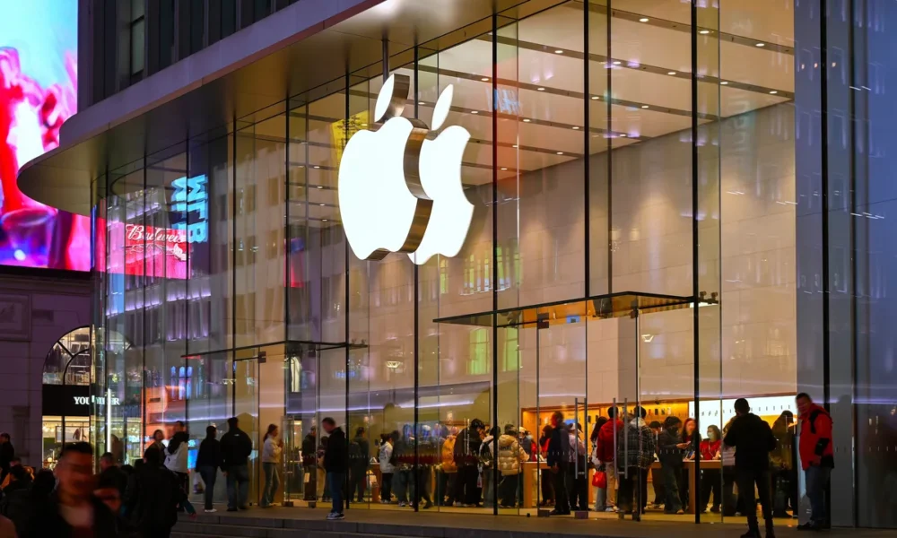 Apple Kinijoje / Savvapanf Photo / Shutterstock.com