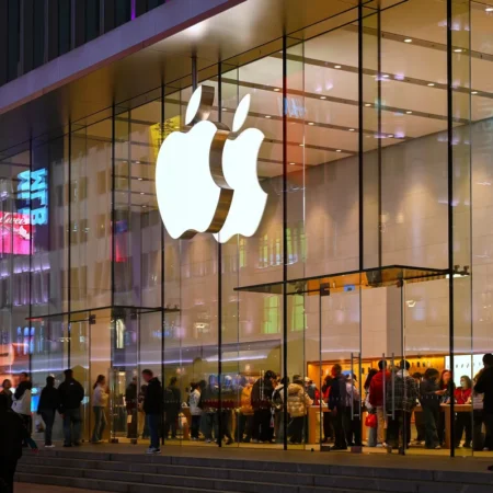 Apple Kinijoje / Savvapanf Photo / Shutterstock.com