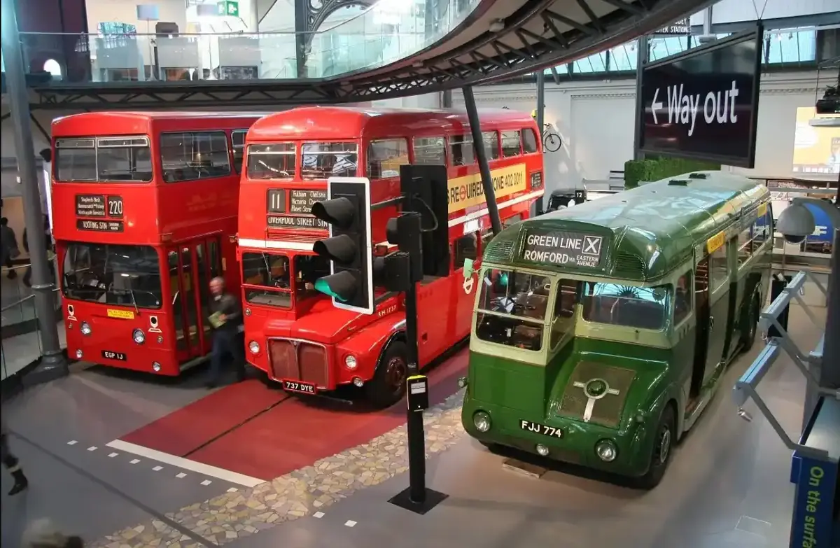 u londonskomu muzei transportu predstavleni unikalni avtobusy 271464 2
