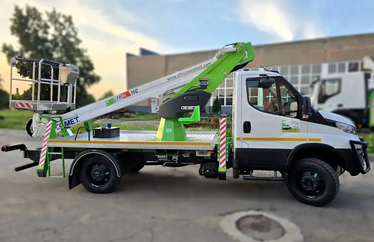 ukrainski enerhetyky otrymaly avtovyshky somet na shasi iveco daily 4x4 3 2271 11