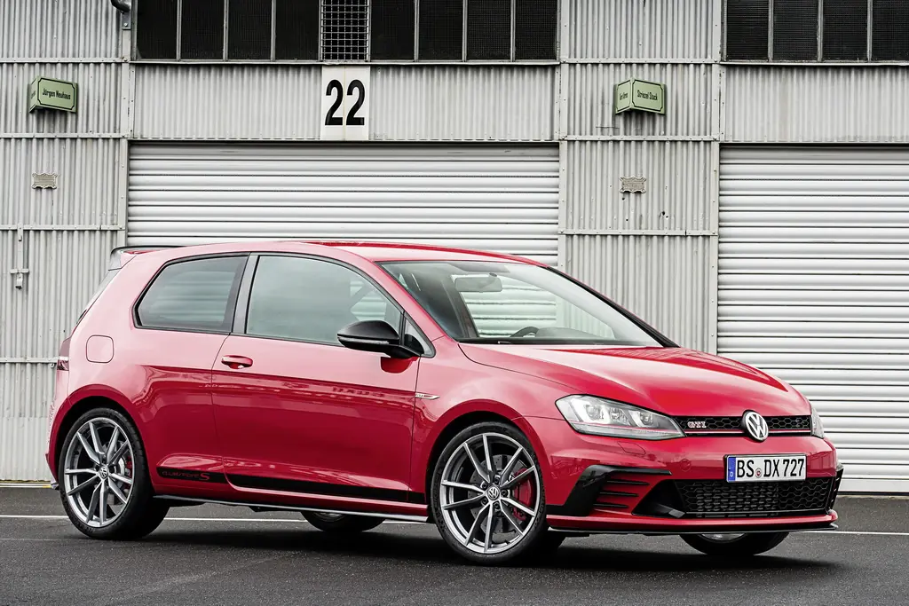 volkswagen golf gti clubsport s resize 2269 29