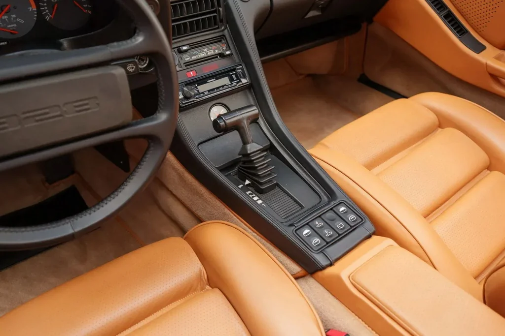 1982 porsche 928 cabriolet by straman resize 2453 8