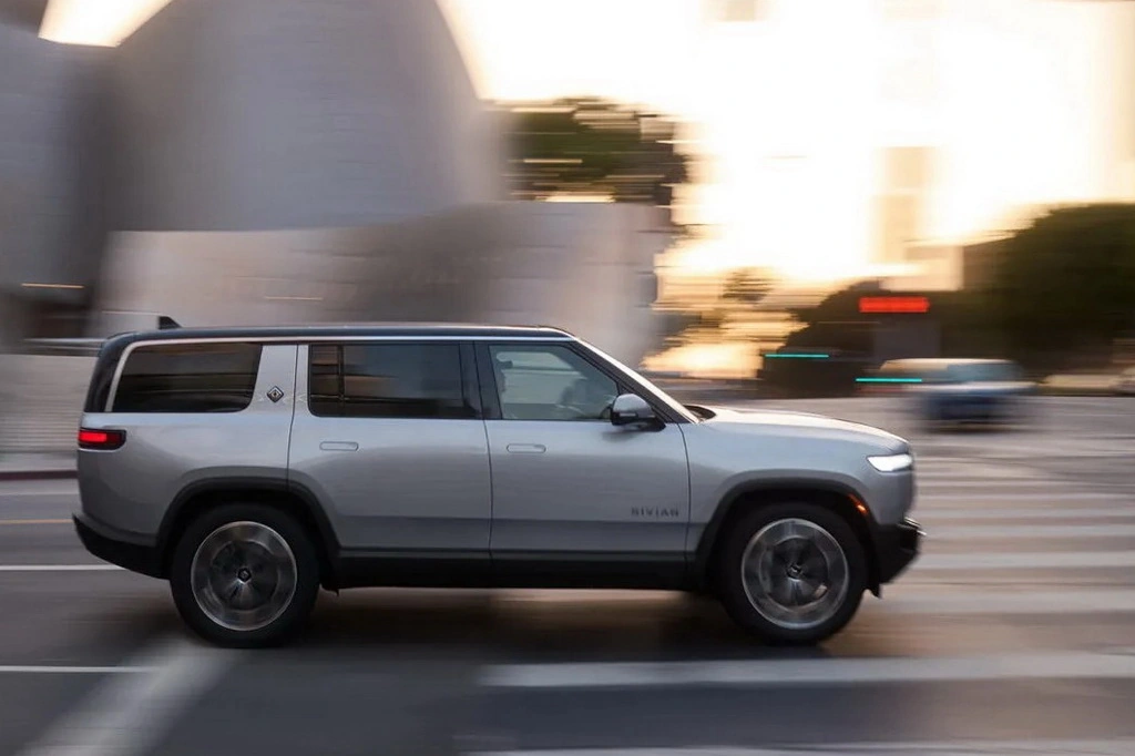 2027 rivian r1 3 2468 2