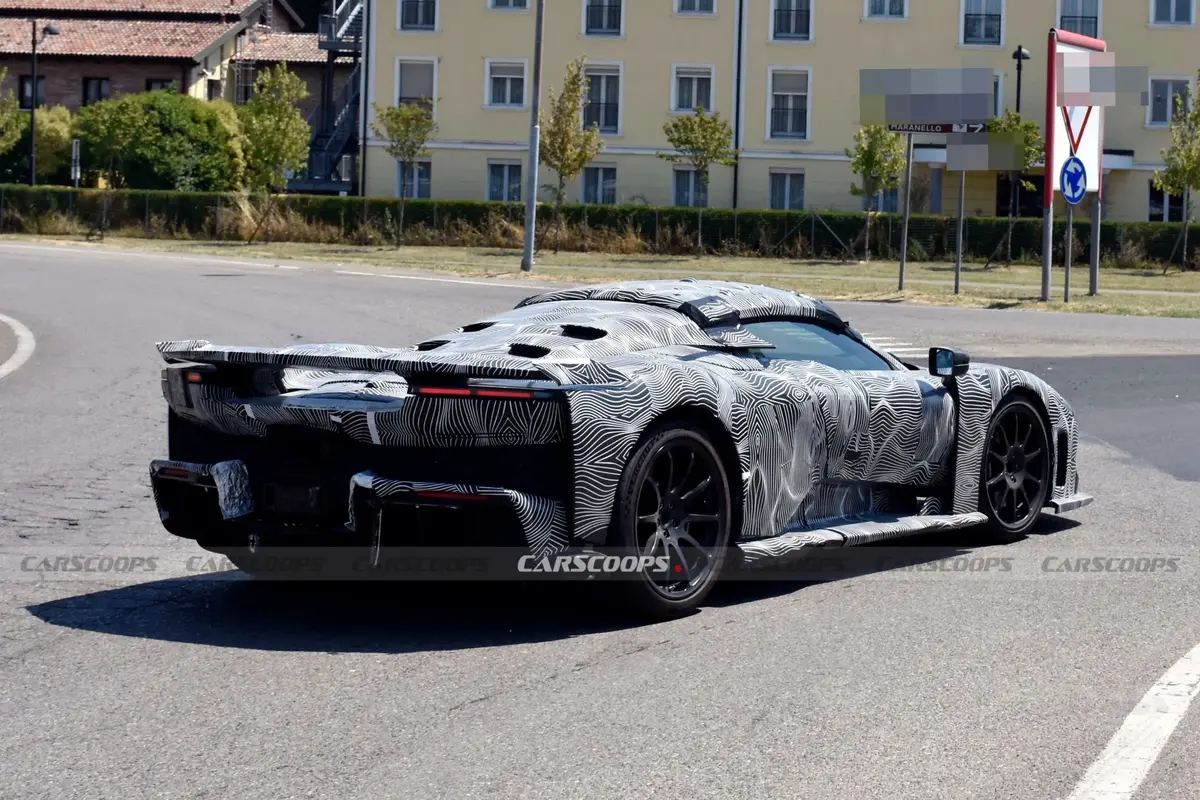 Ferrari F80 Aperta Spy Shots 09