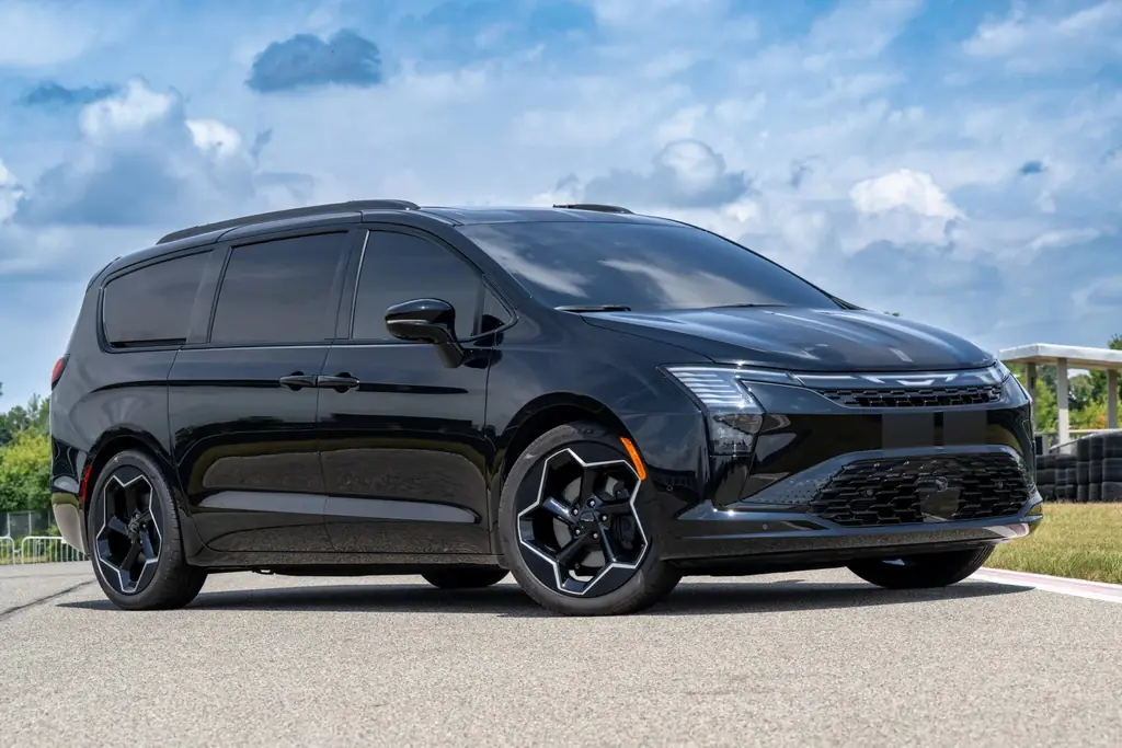 chrysler pacifica roadkill concepts 2 resize 2404 4