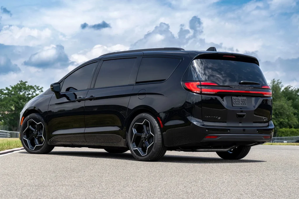 chrysler pacifica roadkill concepts 3 resize 2404 7