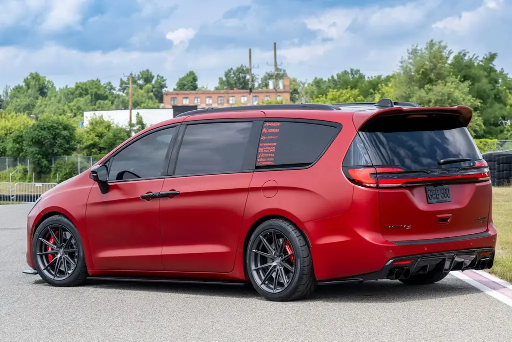 chrysler pacifica roadkill concepts 7 resize 2404 10