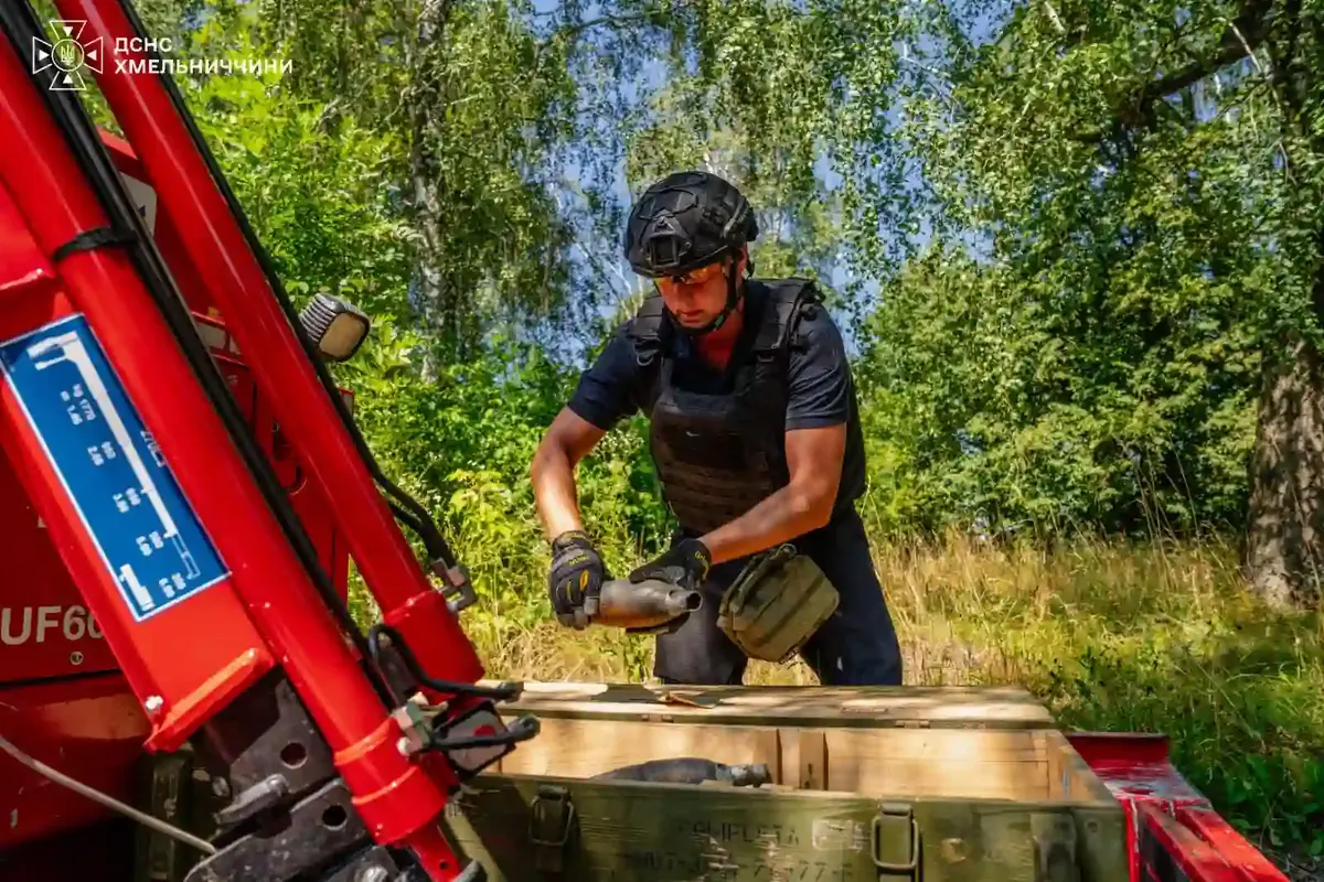 cpetstekhnika dsns dopomahaie likvidovuvaty naslidky vybukhiv na khmelnychchyni 7 2298 6