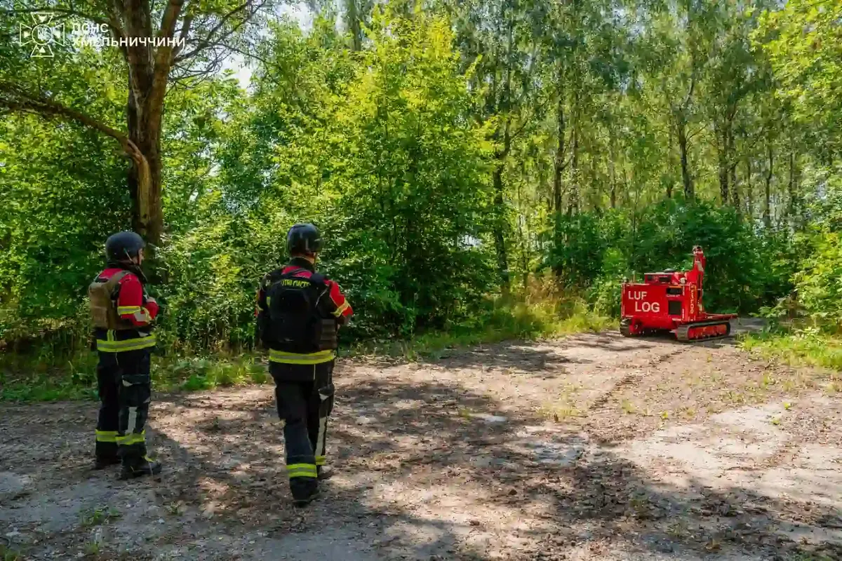 cpetstekhnika dsns dopomahaie likvidovuvaty naslidky vybukhiv na khmelnychchyni 8 2298 7