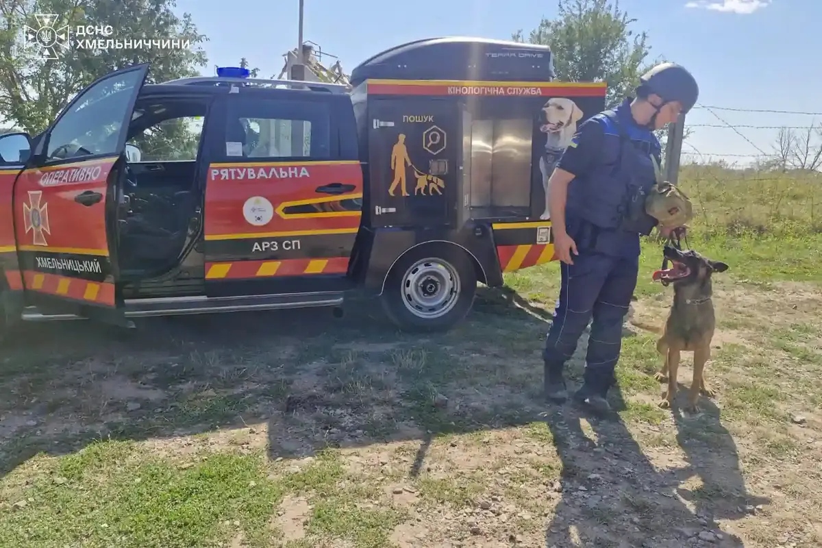 cpetstekhnika dsns dopomahaie likvidovuvaty naslidky vybukhiv na khmelnychchyni 9 2298 8