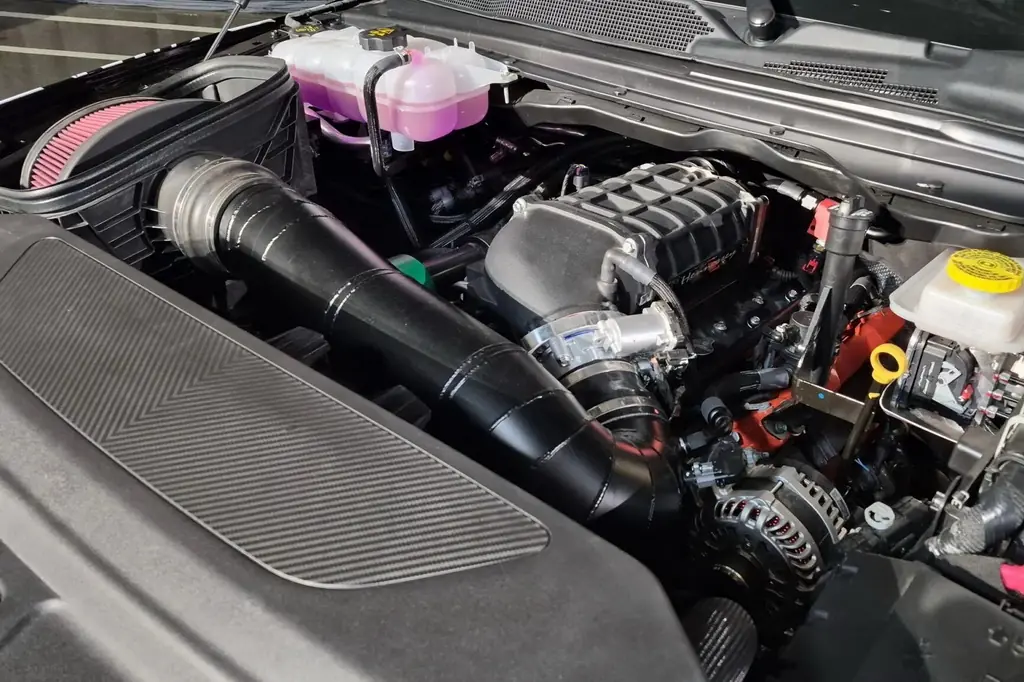 hennessey supercharged maximus rumble bee srt mg 806 3 2048x1153 resize 2364 2