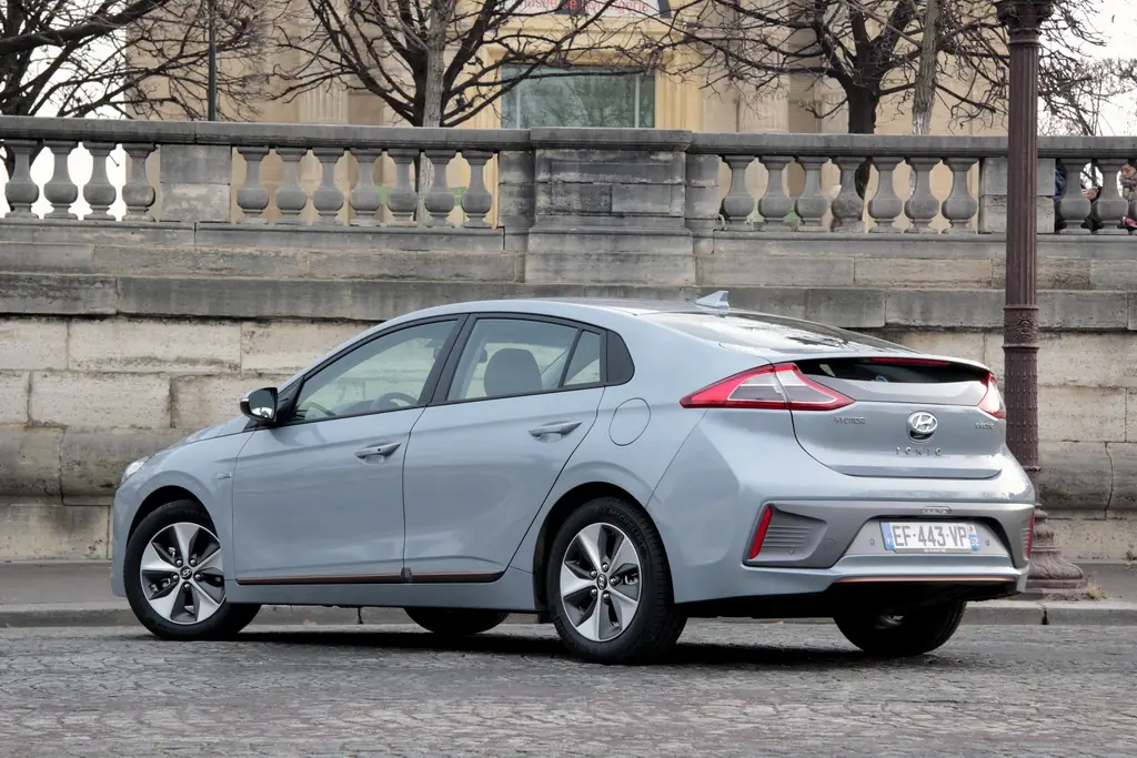 hyundai ioniq electric 310 resize 2325 7