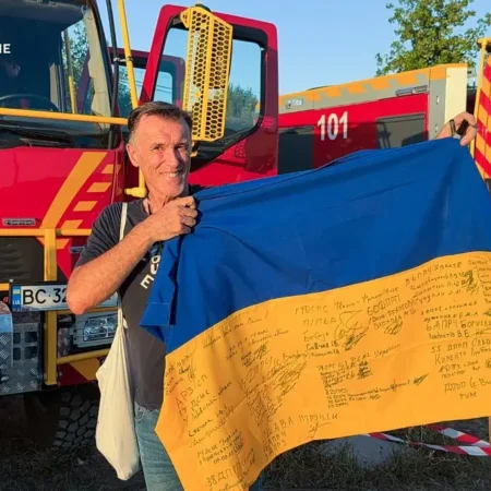 iak ukrainski pozhezhni avtomobili dopomohly vriatuvaty frantsuzke selyshche video 1 2425 1