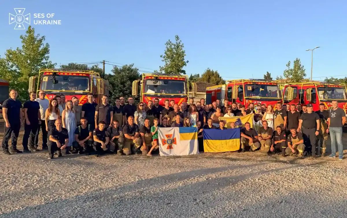 iak ukrainski pozhezhni avtomobili dopomohly vriatuvaty frantsuzke selyshche video 10 2425 19