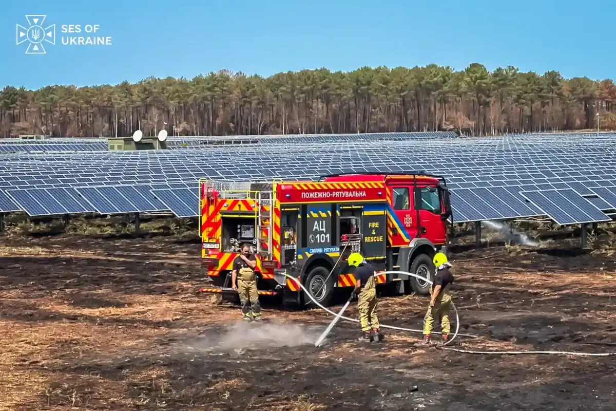 iak ukrainski pozhezhni avtomobili dopomohly vriatuvaty frantsuzke selyshche video 2 2425 12