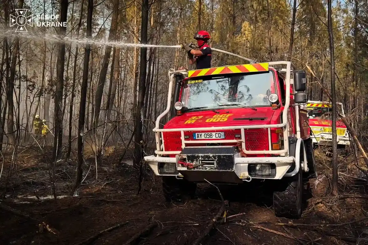 iak ukrainski pozhezhni avtomobili dopomohly vriatuvaty frantsuzke selyshche video 7 2425 16