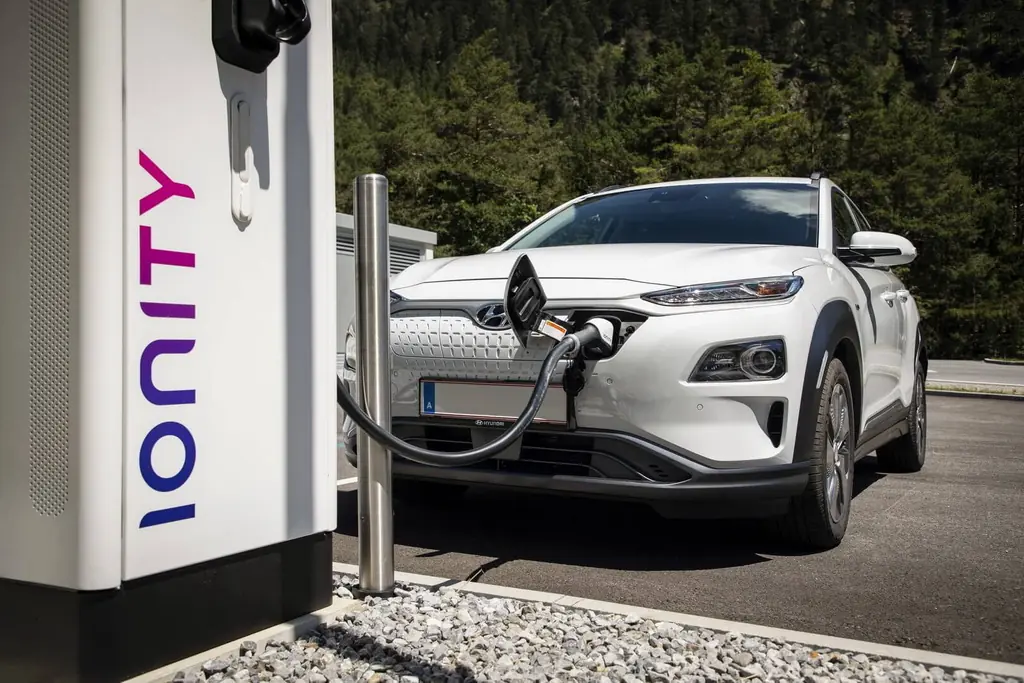 ionity charge hyundai kona electric hevcars 02 resize 2367 2