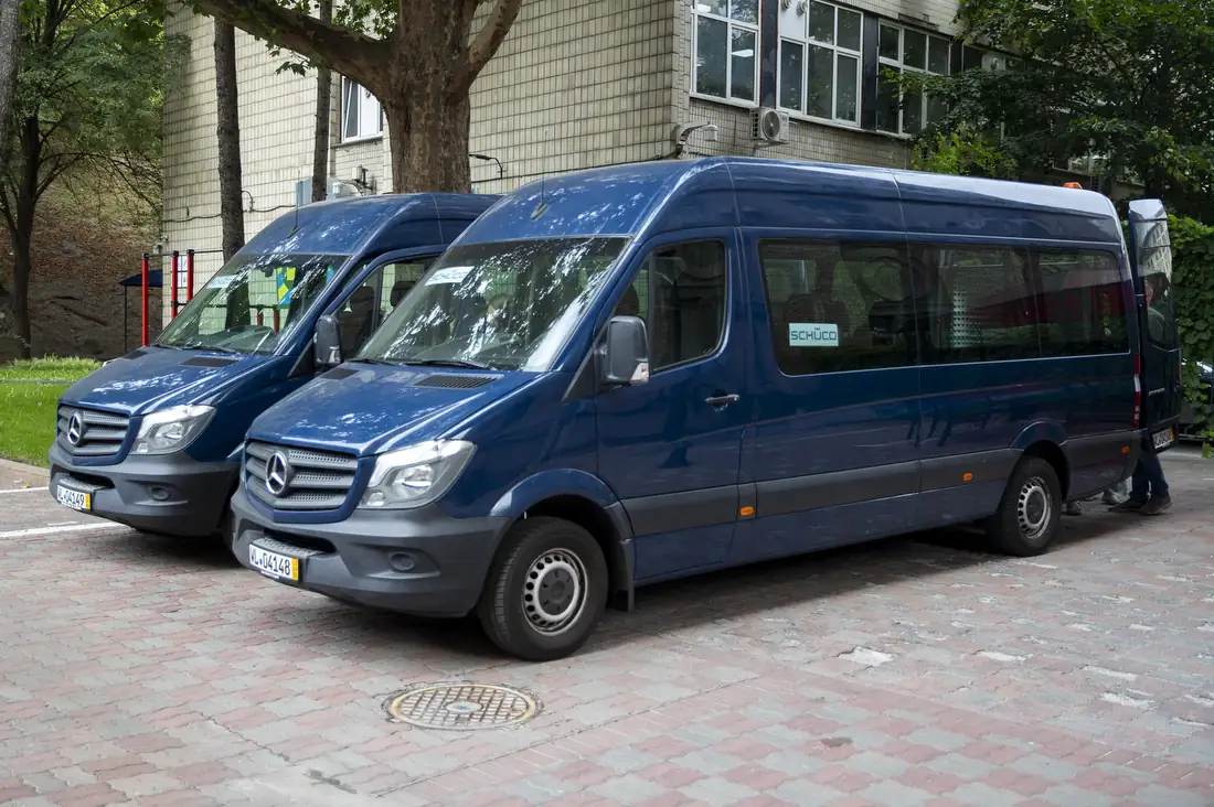 kyiv otrymav vid nimetskykh blahodiinykiv mikroavtobusy dlia malomobilnykh pasazhyriv 2 2503 2