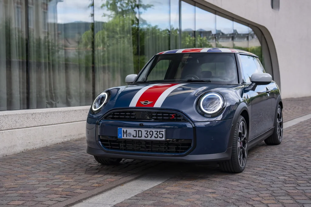 mini cooper s oxford 2026 3 resize 2050 1