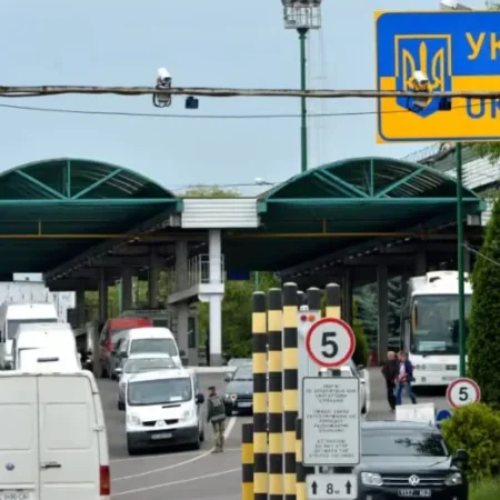 na avtomobilnykh punktakh propusku na kordoni z polshcheiu mytnyi kontrol prokhodytyme shvydshe 2495 2