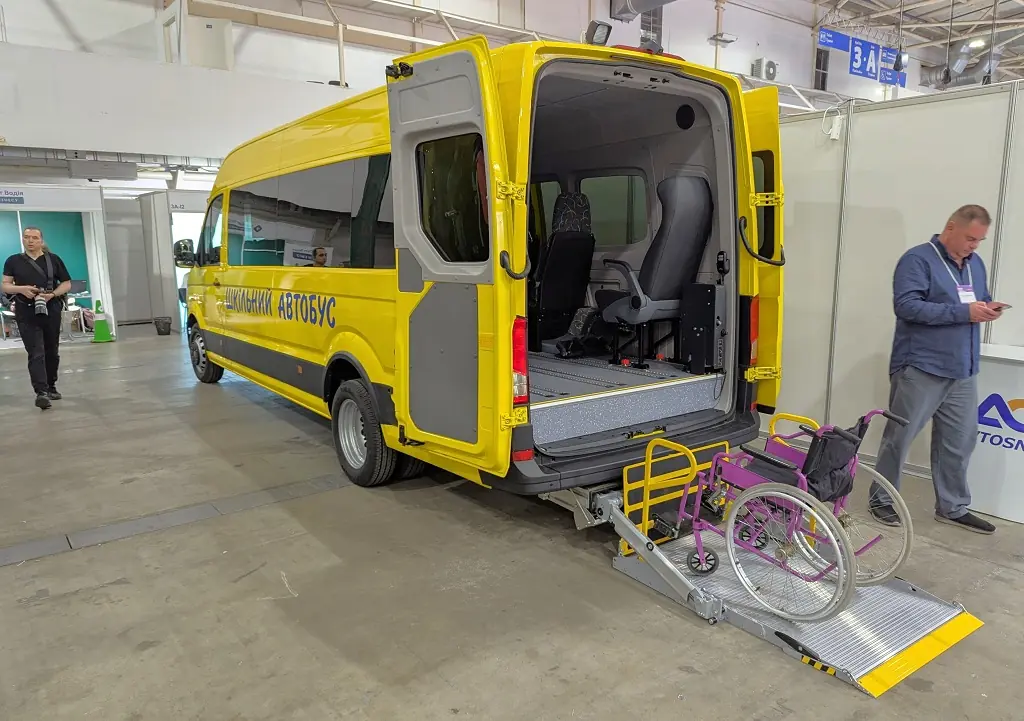 na bazi volkswagen crafter v ukraini zrobyly shkilnyi avtobus 3 1369 1