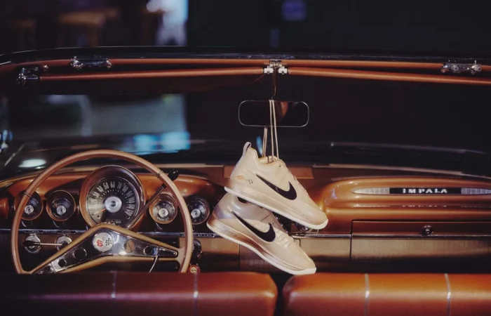 nike ta chevrolet povernuly do zhyttia lehendu zirka nba devin buker prysviatyv novu kolektsiiu kultovomu chevrolet impala 1 2408 1