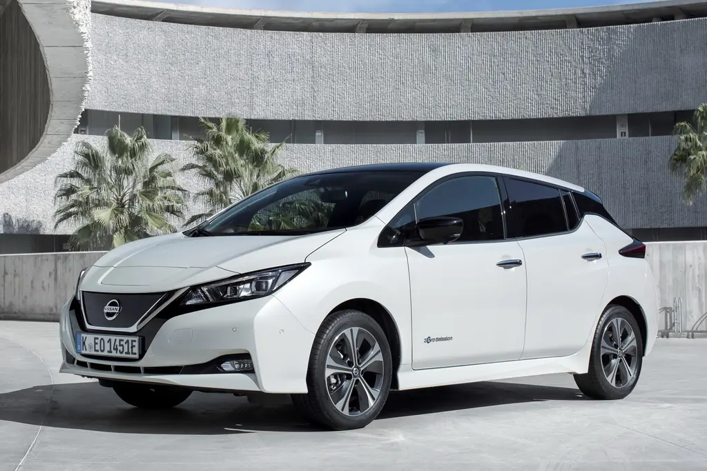 nissan leaf 871 resize 2325 10