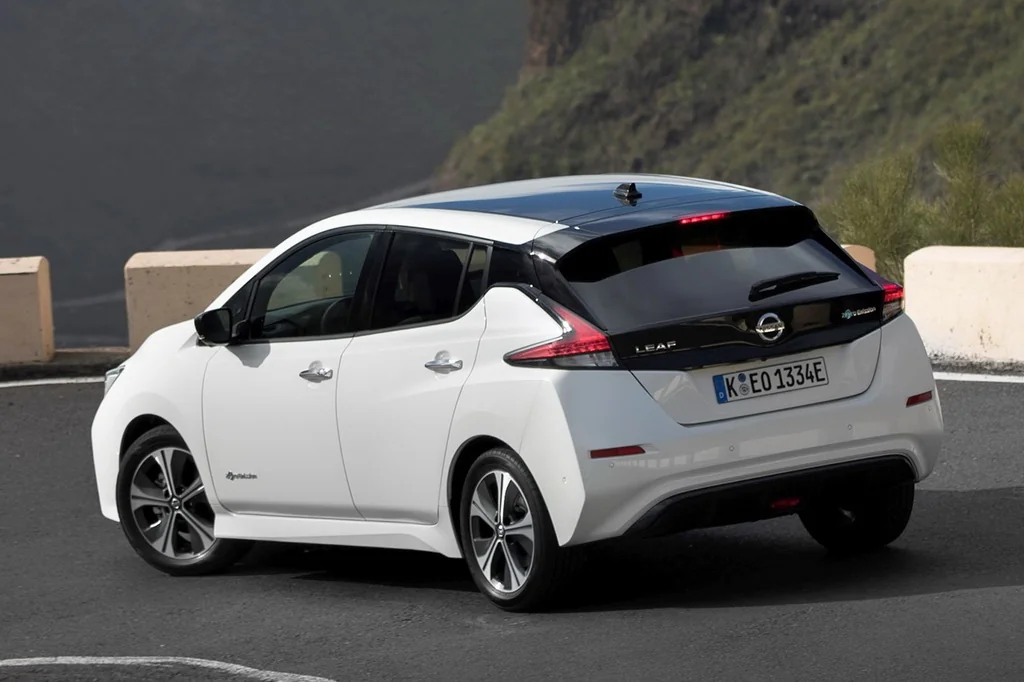 nissan leaf 899 resize 2325 11