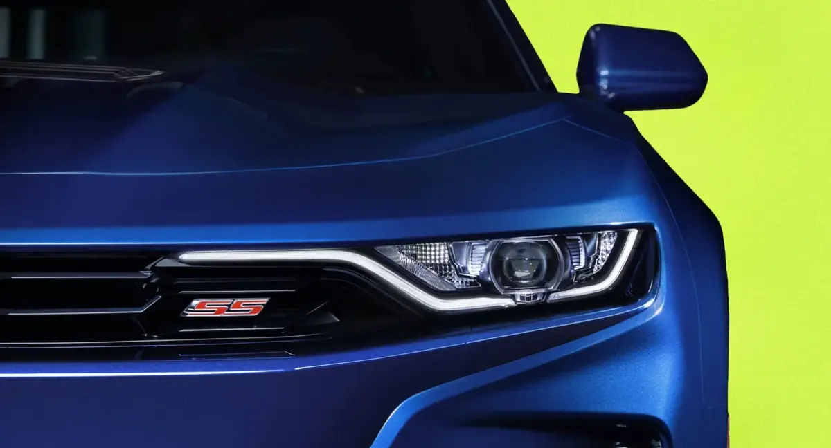 nova zovnishnist ale v8 pid kapotom kultovyi chevrolet camaro povertaietsia na rynok 1