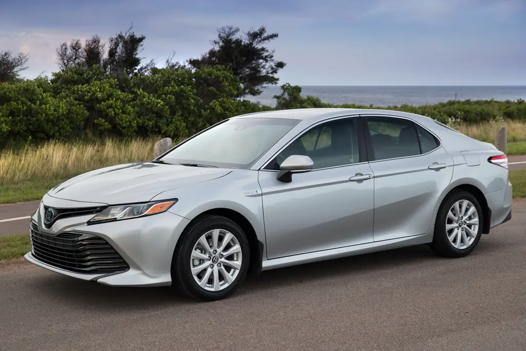 toyota camry hybrid le 67 resize 2378 17