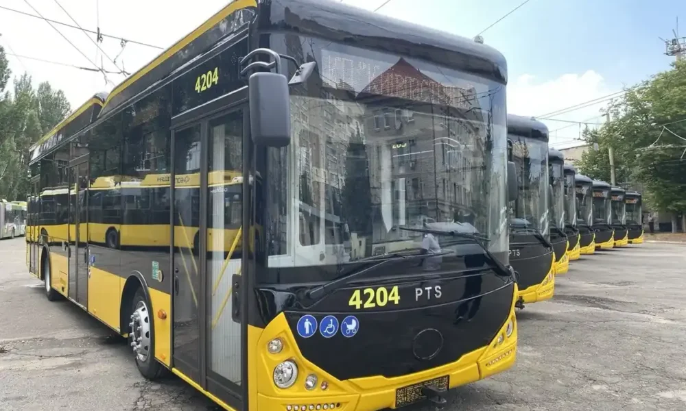 u kyievi na marshrut vyishly cherhovi novi troleibusy 1 2348 1