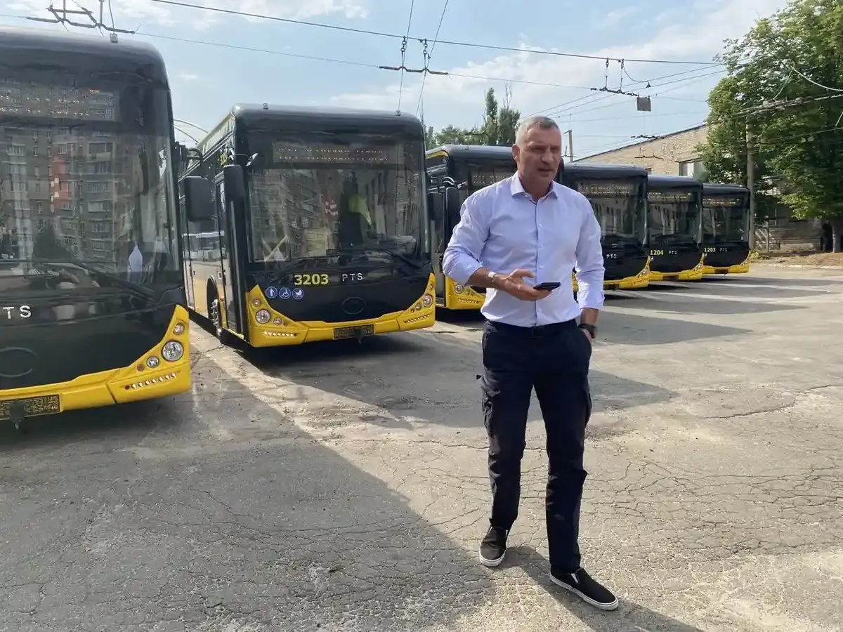 u kyievi na marshrut vyishly cherhovi novi troleibusy 2 2348 4