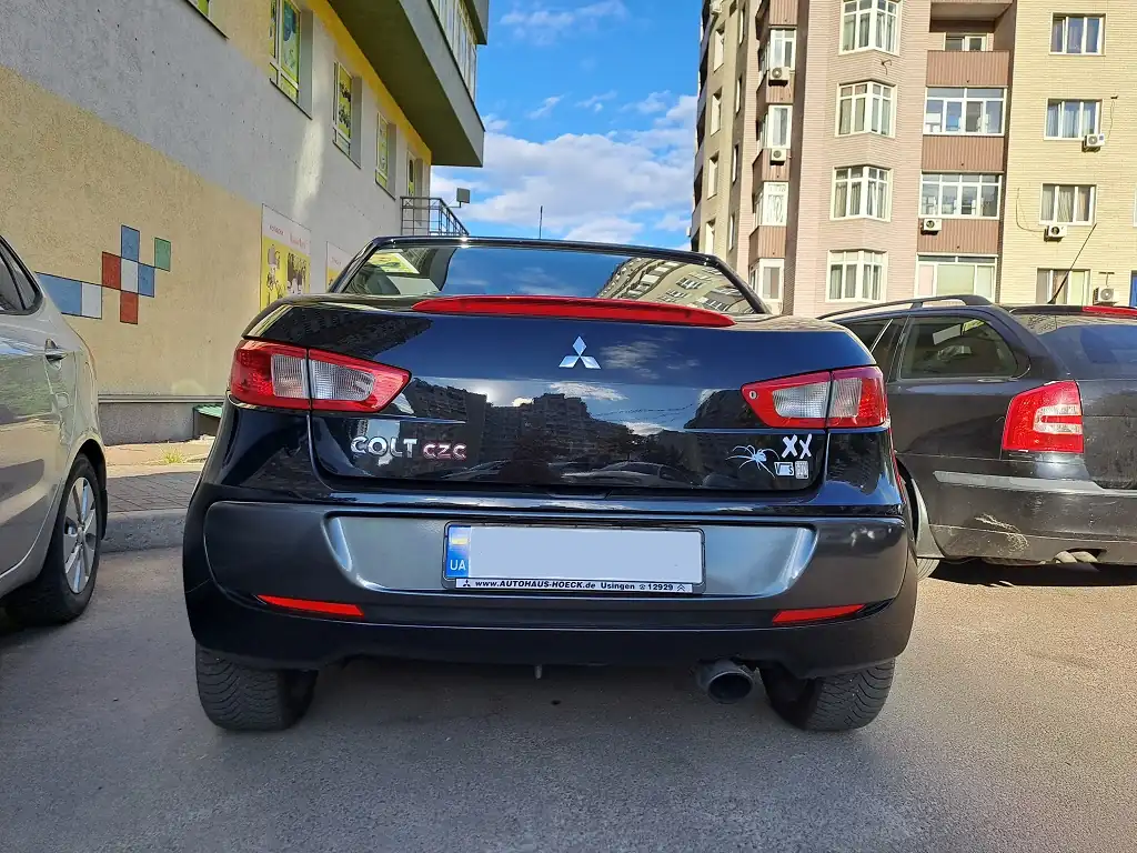 u kyievi pomicheno ridkisnyi kupe kabriolet vid pininfarina 3 2475 5