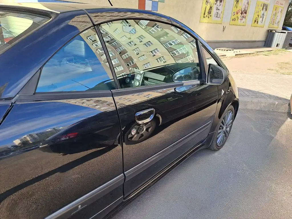 u kyievi pomicheno ridkisnyi kupe kabriolet vid pininfarina 5 2475 6