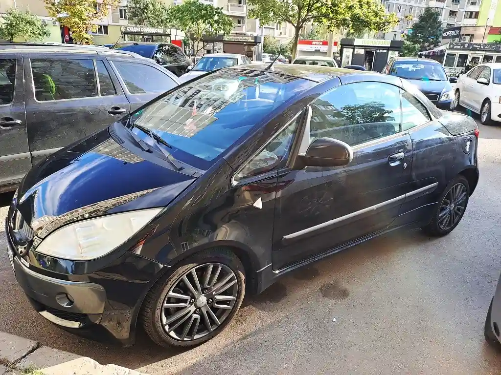 u kyievi pomicheno ridkisnyi kupe kabriolet vid pininfarina 6 2475 7