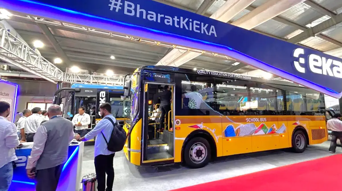 v indii pokazaly shkilnyi avtobus na elektrotiazi 4 2257 2