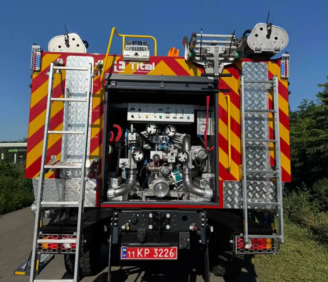 v ukraini vyhotovyly potuzhnu pozhezhnu avtotsysternu na shasi iveco eurocargo 4x4 2 2464 5