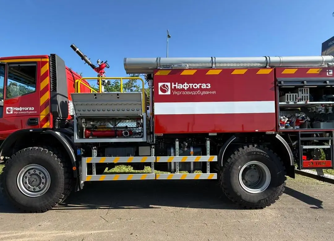 v ukraini vyhotovyly potuzhnu pozhezhnu avtotsysternu na shasi iveco eurocargo 4x4 3 2464 4