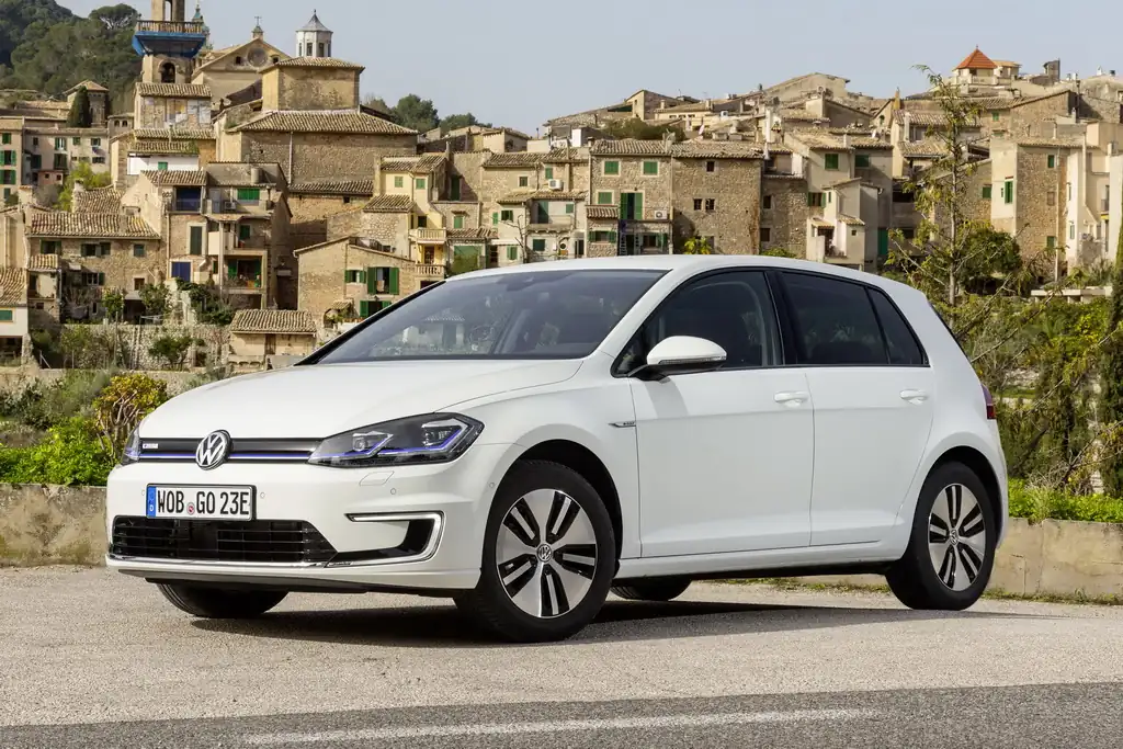 volkswagen e golf resize 2325 8