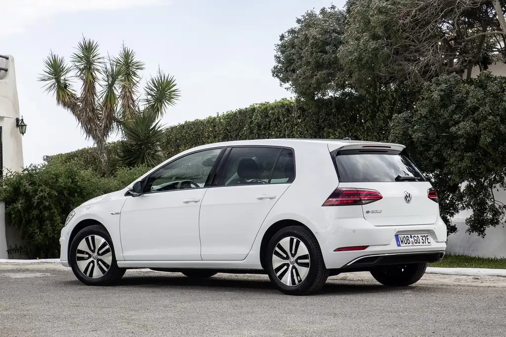 volkswagen e golf 51 resize 2325 9
