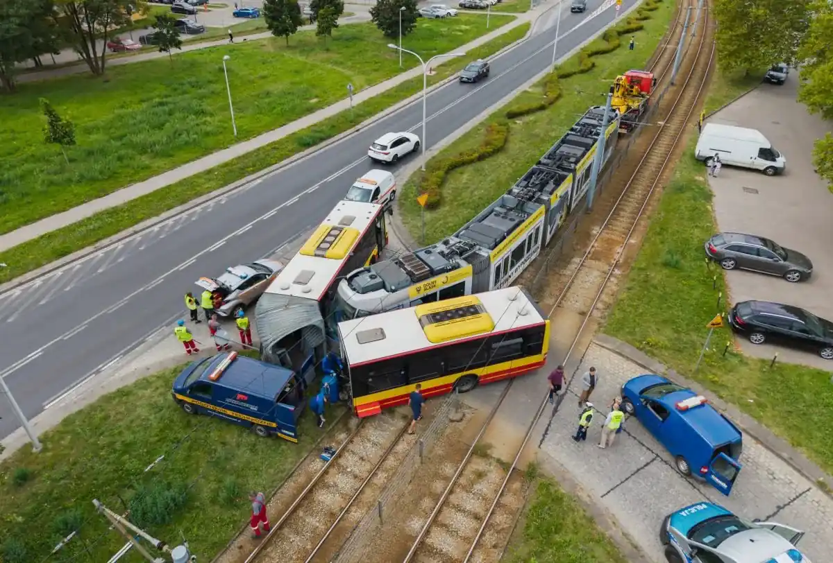 yak tramvaj skoda protaranyv avtobus man 1